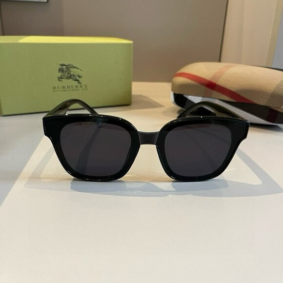 💎✨Burberry sunglasses - Picture 2 of 9